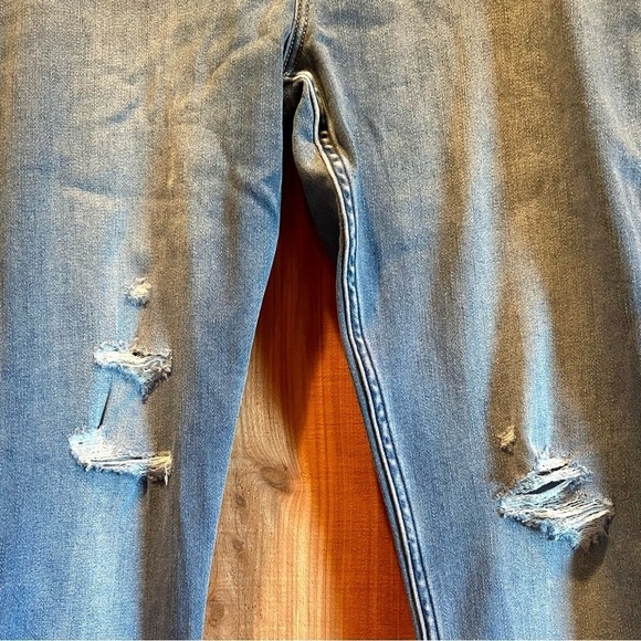 Abercrombie & Fitch Mid Rise Jean Legging, Medium Wash, Size: 32/14R - Picture 3 of 7